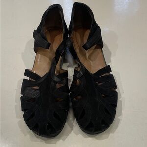 BeautiFeel Black Cutout Loafers